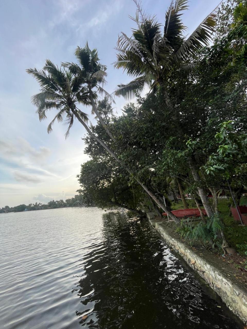 Ashtamudivillas Kollam Exterior photo